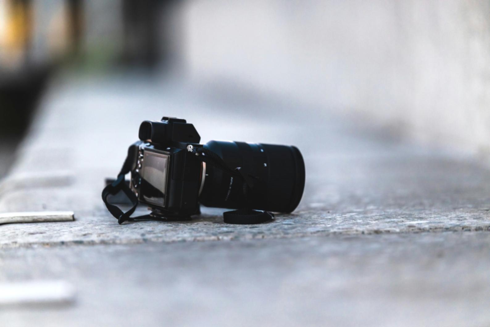 International students collaborating on technology projects in Vienna classroom